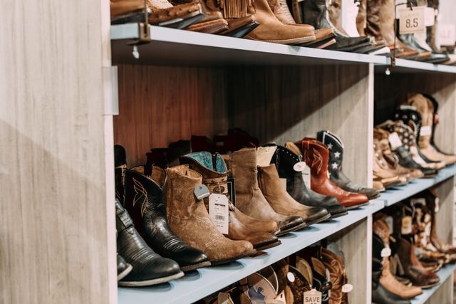 Lees meer over het artikel Waar let een goede schoenenzaak op bij het aanmeten van nieuwe schoenen?